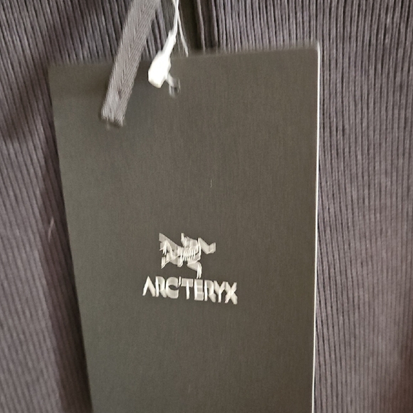 Arc'teryx Black Half-Zip Pullover - Picture 6 of 9